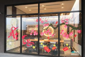 Vẽ tranh kính trang trí tết style Nhật Bản